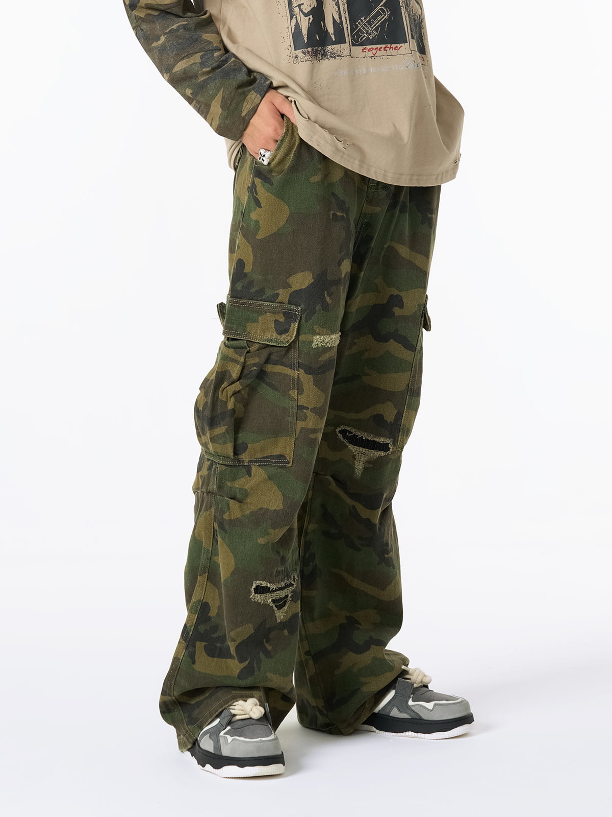 Woven Ripped Camouflage Flared Cargo Pants - 2410