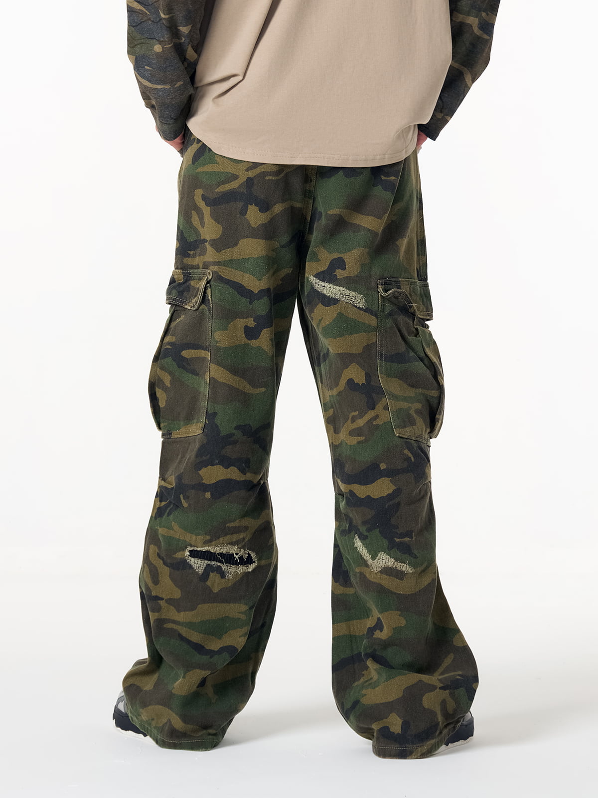 Woven Ripped Camouflage Flared Cargo Pants - 2410